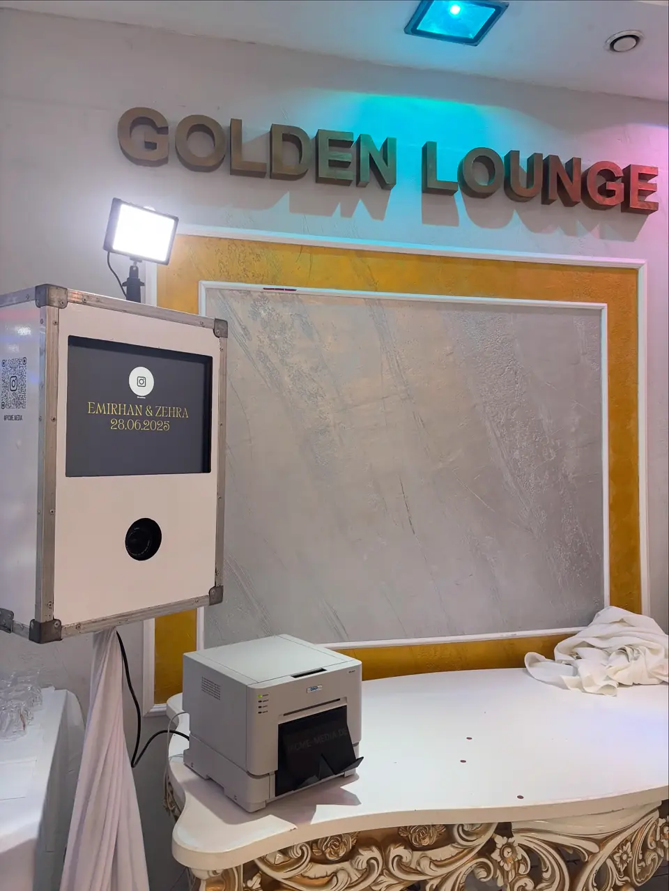 Fotobox mit Sofortdrucker auf einer Hochzeit in der Golden Lounge